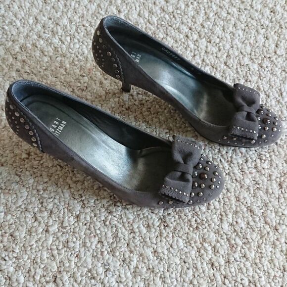STUART WEITZMAN Suede Leather STUDDED Pumps Heels with Gray Bow size 8M